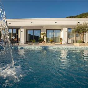 3 bedroom villa with pool in Prijevor, Budva, sleeps 6